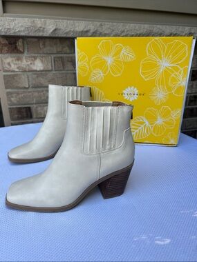 Cream Ankle Booties with Stacked Heel - FUN for Fall 🍁🍁🍁